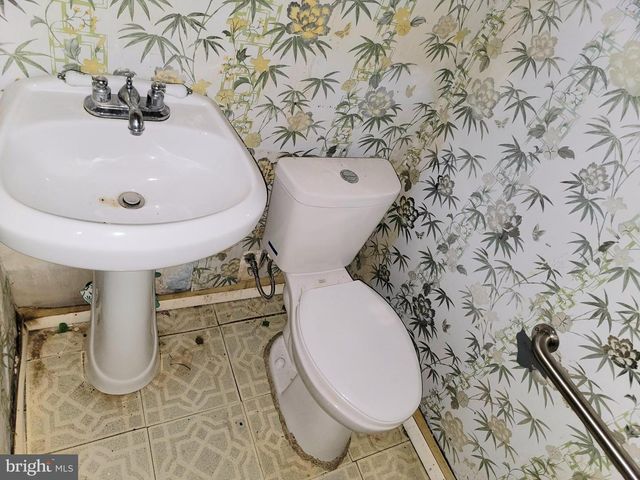 8602 RUGBY ST, Philadelphia, PA 19150