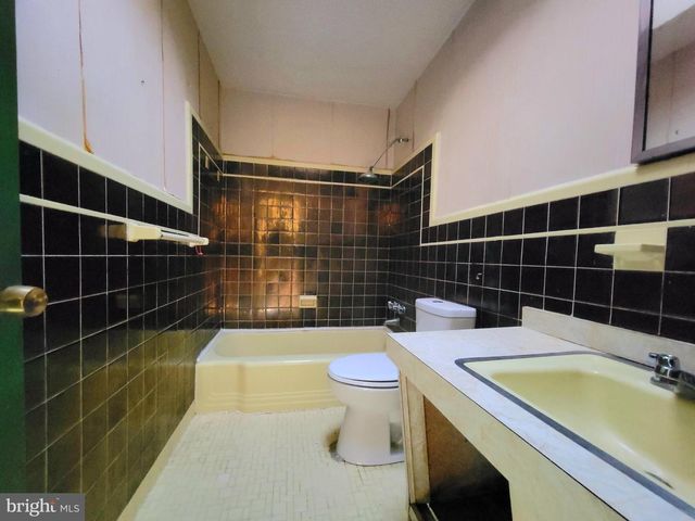 8602 RUGBY ST, Philadelphia, PA 19150