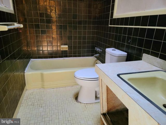 8602 RUGBY ST, Philadelphia, PA 19150