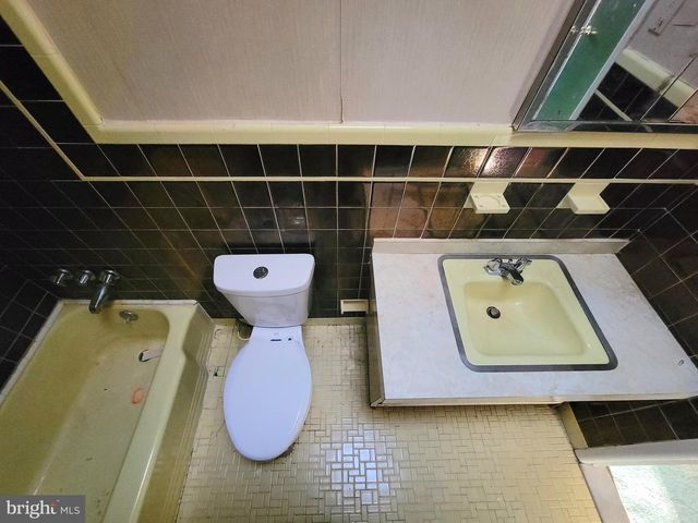 8602 RUGBY ST, Philadelphia, PA 19150