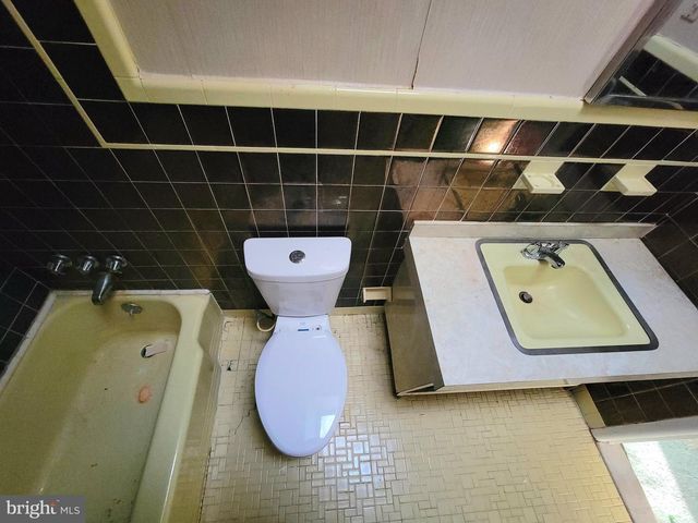 8602 RUGBY ST, Philadelphia, PA 19150