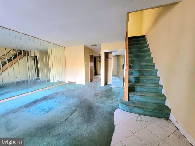 8602 RUGBY ST, Philadelphia, PA 19150