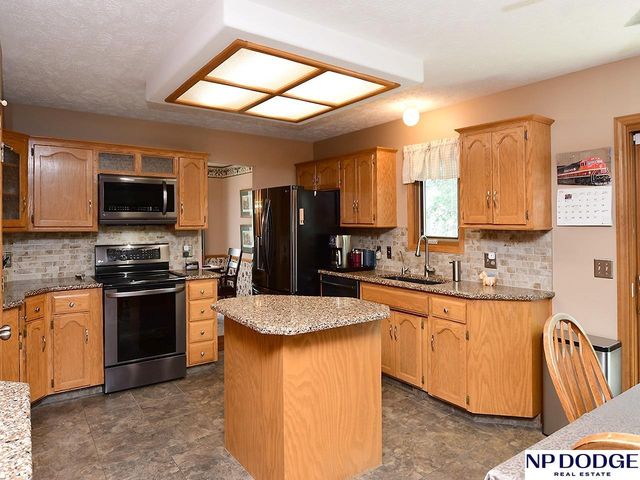 12321 Spencer Street, Omaha, NE 68164