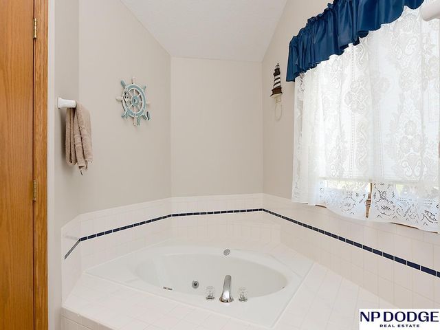 12321 Spencer Street, Omaha, NE 68164