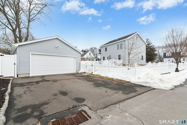 12 Reynolds Drive, Fairfield, CT 06824