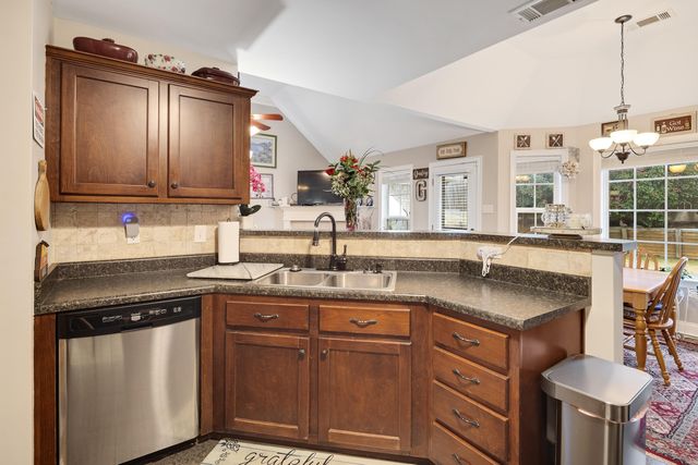 105 WHISPERING MEADOWS DR, Oakland, TN 38060