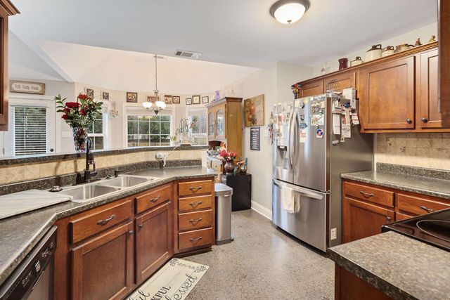 105 WHISPERING MEADOWS DR, Oakland, TN 38060