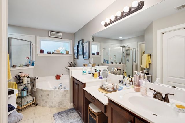 105 WHISPERING MEADOWS DR, Oakland, TN 38060