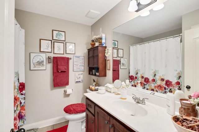 105 WHISPERING MEADOWS DR, Oakland, TN 38060