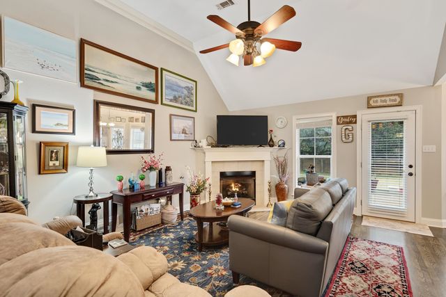 105 WHISPERING MEADOWS DR, Oakland, TN 38060