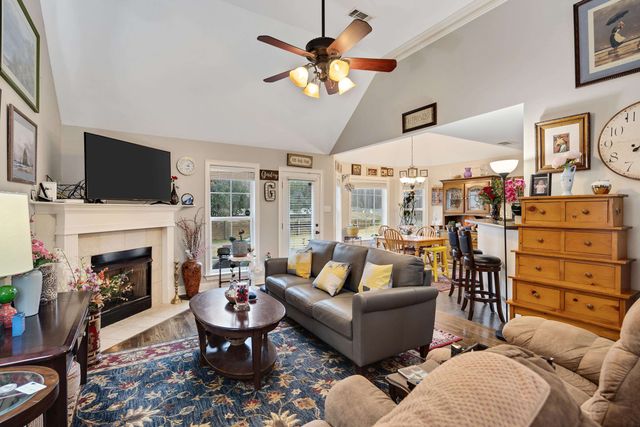 105 WHISPERING MEADOWS DR, Oakland, TN 38060