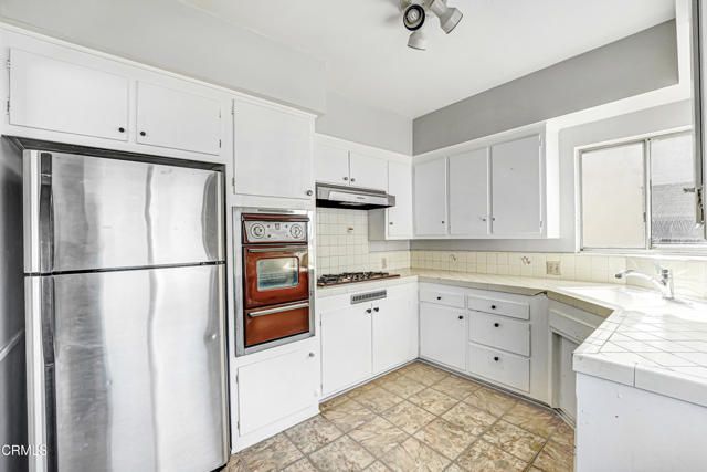 1749 N Edgemont Street, Los Angeles, CA 90027