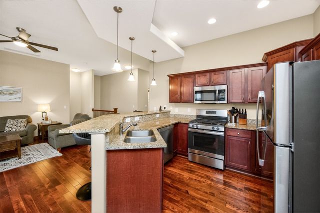 925 S 90th Street, West Des Moines, IA 50266