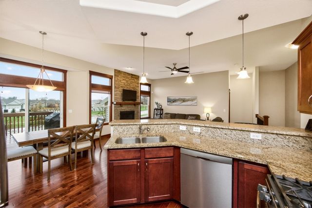 925 S 90th Street, West Des Moines, IA 50266