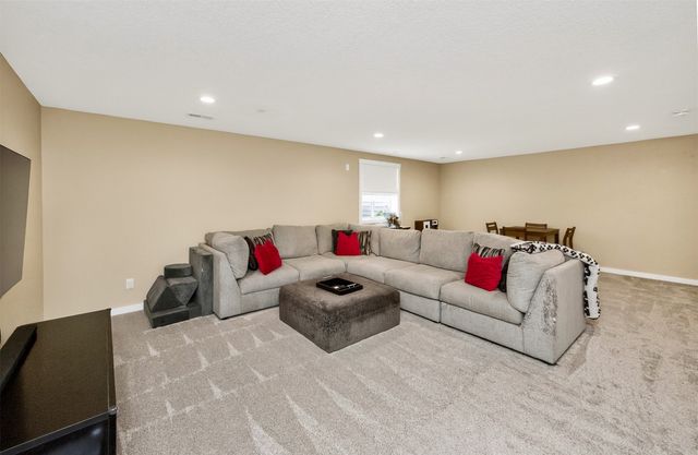 925 S 90th Street, West Des Moines, IA 50266