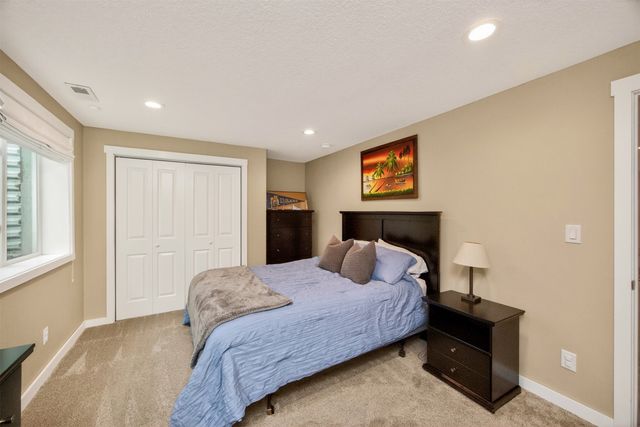 925 S 90th Street, West Des Moines, IA 50266