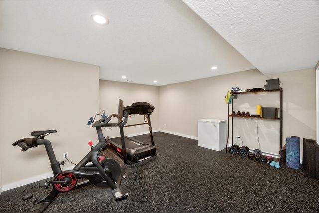 925 S 90th Street, West Des Moines, IA 50266