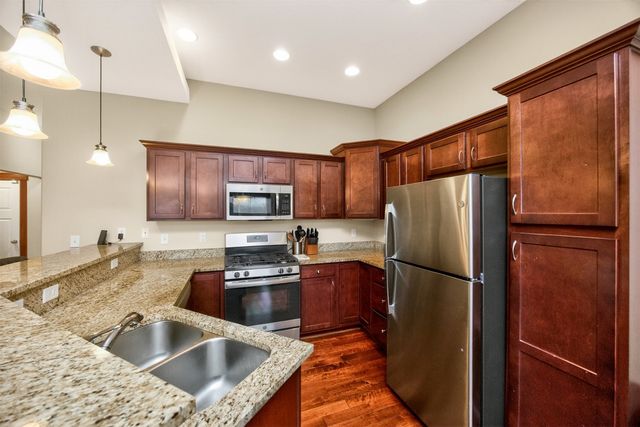 925 S 90th Street, West Des Moines, IA 50266