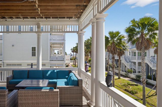 730 Beachtown Passage, Galveston, TX 77550