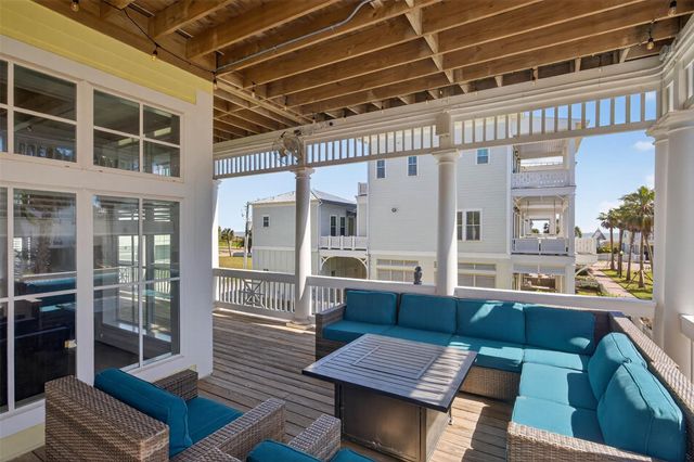 730 Beachtown Passage, Galveston, TX 77550