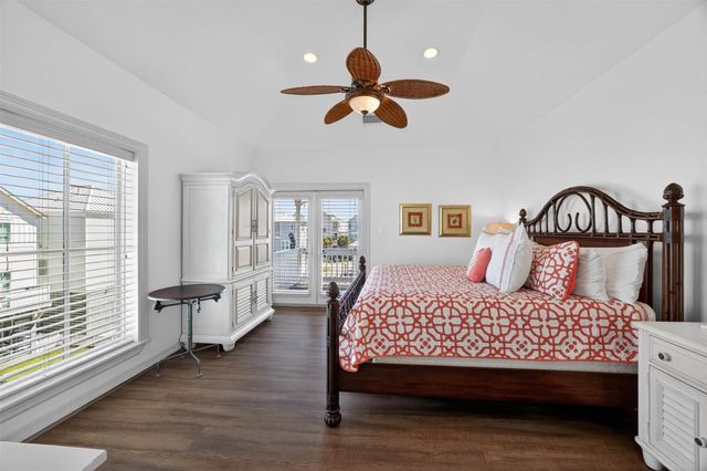 730 Beachtown Passage, Galveston, TX 77550