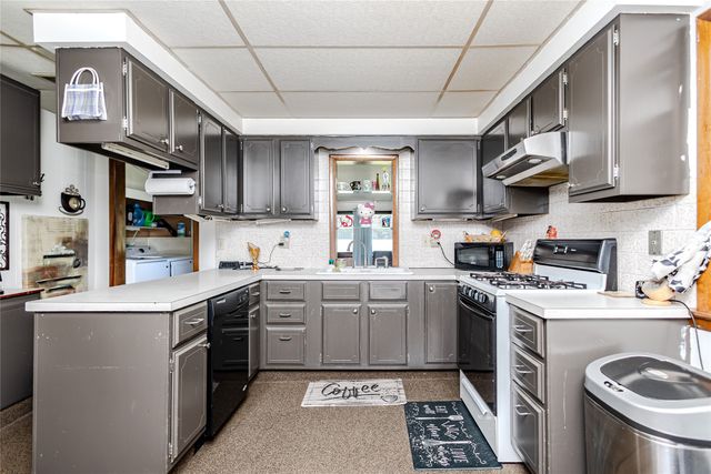 655 NW 43rd Avenue, Des Moines, IA 50313