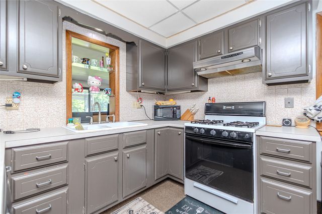 655 NW 43rd Avenue, Des Moines, IA 50313