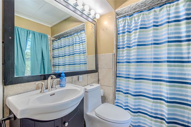 655 NW 43rd Avenue, Des Moines, IA 50313