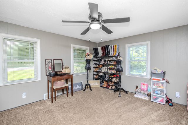 655 NW 43rd Avenue, Des Moines, IA 50313