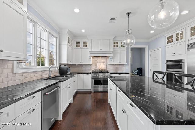 43 Valentine Street, Monmouth Beach, NJ 07750