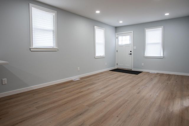 20925 Ridgemont Road, Harper Woods, MI 48225