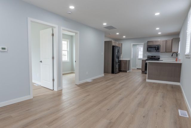 20925 Ridgemont Road, Harper Woods, MI 48225
