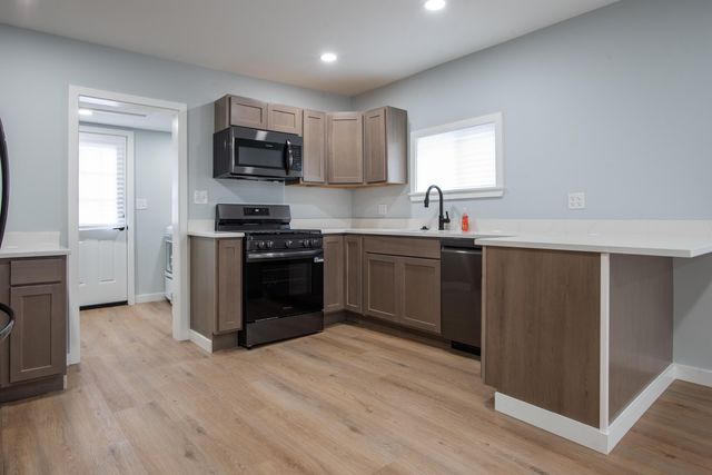 20925 Ridgemont Road, Harper Woods, MI 48225