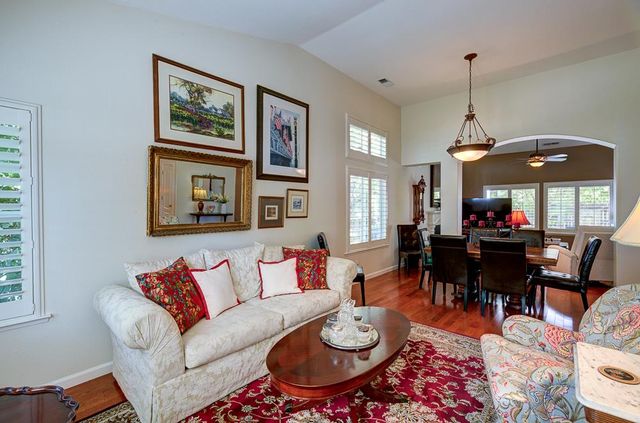 2168 E Pinehurst Avenue, Fresno, CA 93730