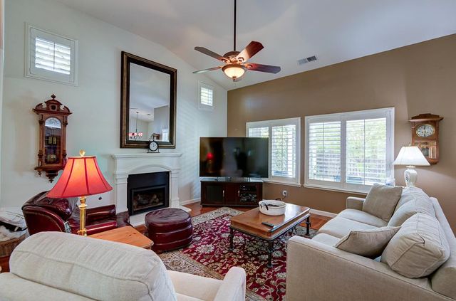 2168 E Pinehurst Avenue, Fresno, CA 93730