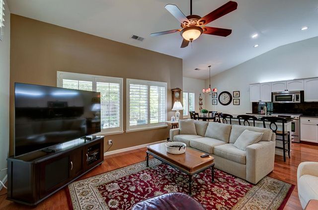 2168 E Pinehurst Avenue, Fresno, CA 93730