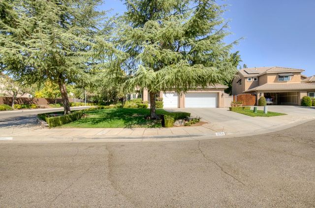 2168 E Pinehurst Avenue, Fresno, CA 93730