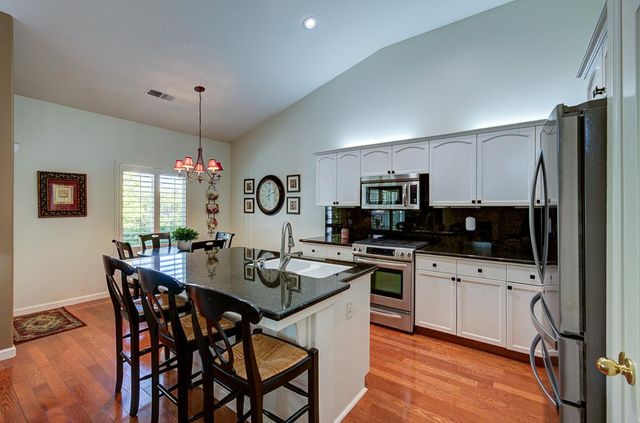 2168 E Pinehurst Avenue, Fresno, CA 93730
