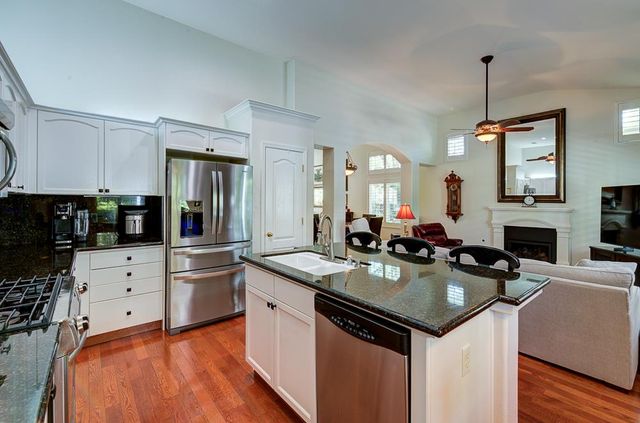 2168 E Pinehurst Avenue, Fresno, CA 93730