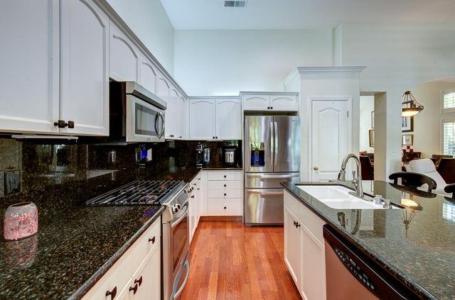 2168 E Pinehurst Avenue, Fresno, CA 93730