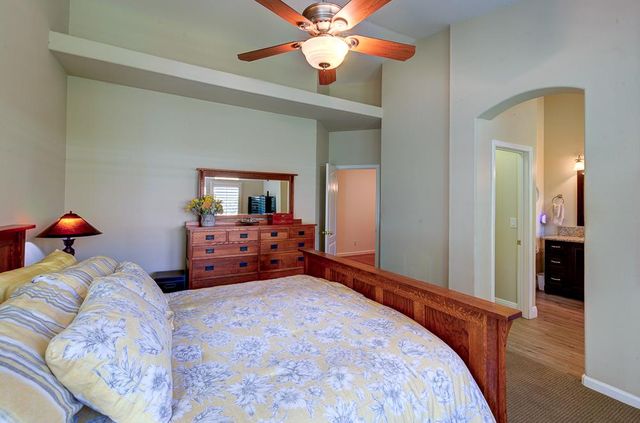 2168 E Pinehurst Avenue, Fresno, CA 93730