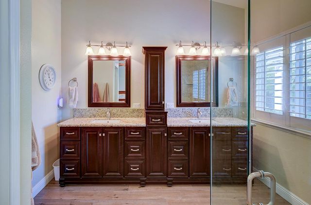 2168 E Pinehurst Avenue, Fresno, CA 93730