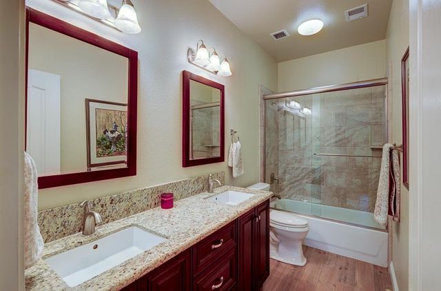 2168 E Pinehurst Avenue, Fresno, CA 93730