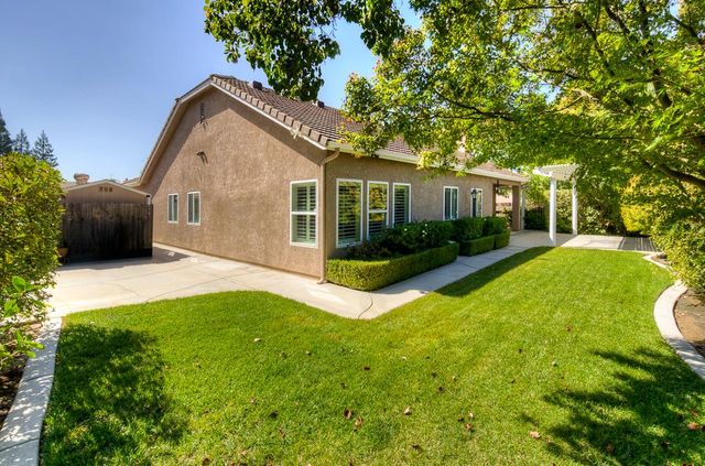 2168 E Pinehurst Avenue, Fresno, CA 93730