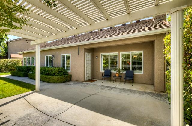 2168 E Pinehurst Avenue, Fresno, CA 93730