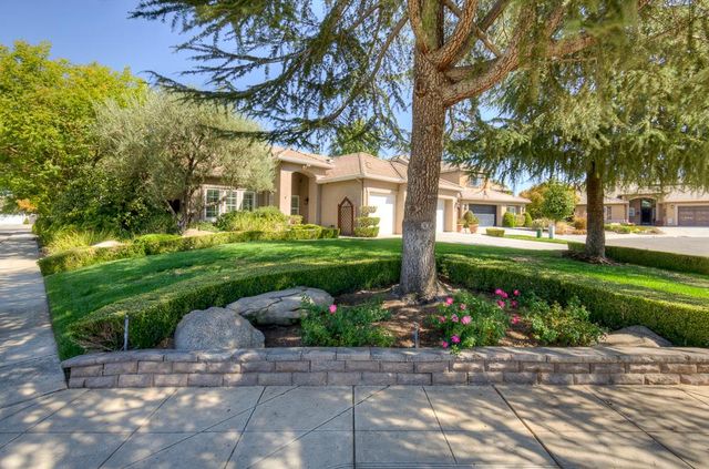 2168 E Pinehurst Avenue, Fresno, CA 93730