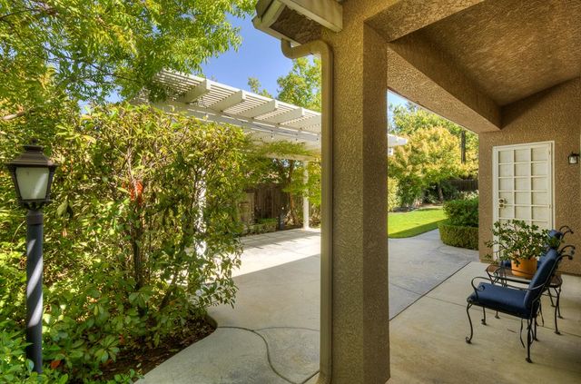 2168 E Pinehurst Avenue, Fresno, CA 93730