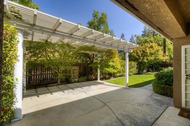 2168 E Pinehurst Avenue, Fresno, CA 93730