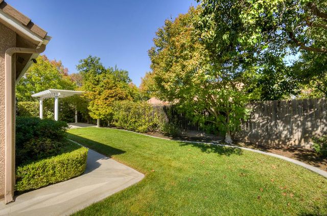 2168 E Pinehurst Avenue, Fresno, CA 93730