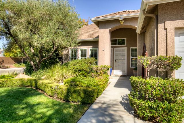 2168 E Pinehurst Avenue, Fresno, CA 93730